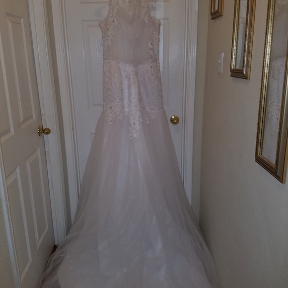 Wedding Dress - Picture 3 of 8